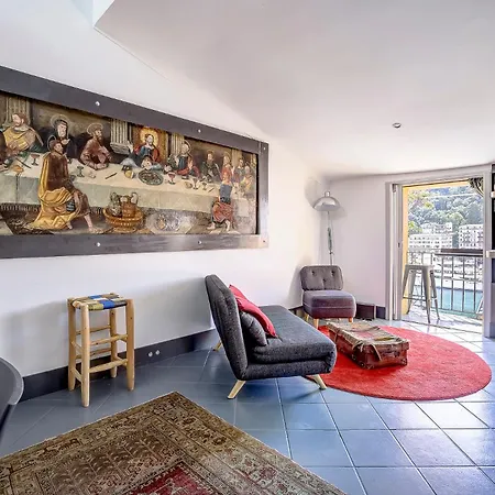 Dernier Etage Port De شقة